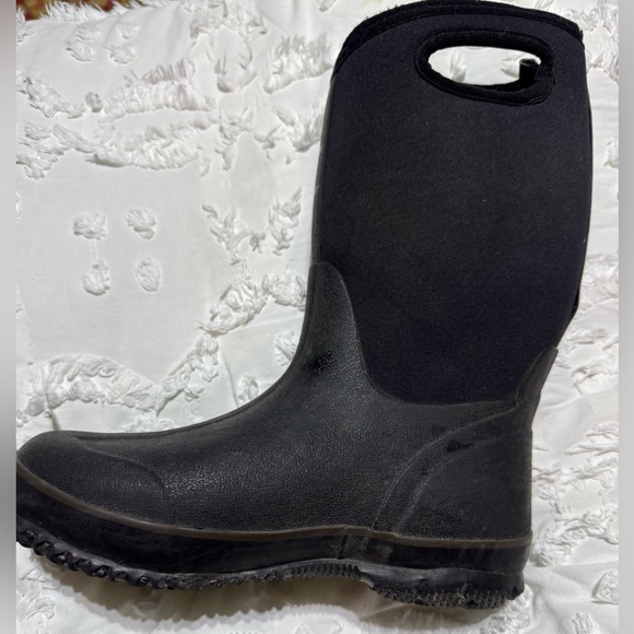 BOGS Kids Size 4. Great shape! Less expensive than Black Friday sale!! - Picture 7 of 12